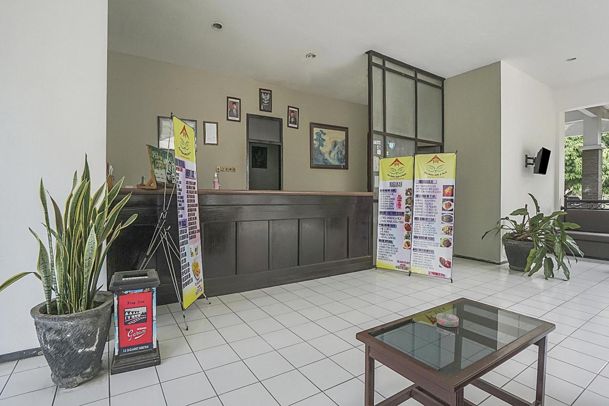 Oyo Life 90589 Palem Garden Hotel Tulungagung Exterior foto